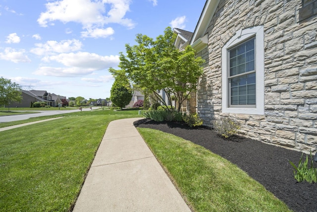 2557 Coltsbridge Dr, Lewis Center, OH 43035 - view of green lawn