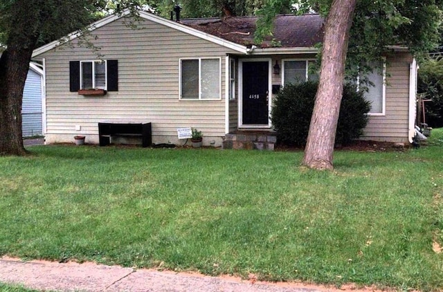4458 Etna Rd, Columbus, OH 43213 - ranch-style house featuring a front lawn and entry steps