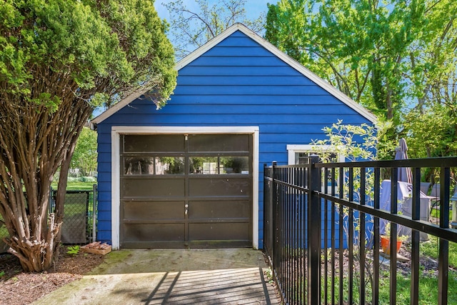 263 E Beaumont Rd, Columbus, OH 43214 - detached garage with driveway