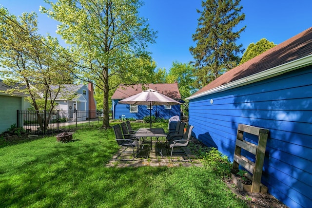 263 E Beaumont Rd, Columbus, OH 43214 - view of yard with a patio