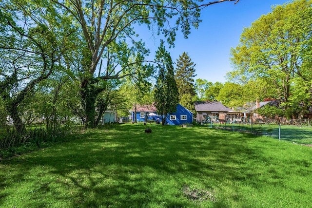 263 E Beaumont Rd, Columbus, OH 43214 - view of yard