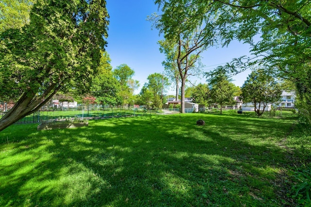 263 E Beaumont Rd, Columbus, OH 43214 - view of yard