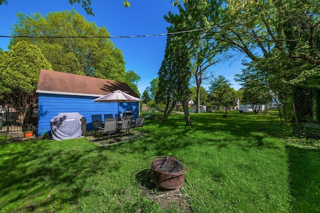 263 E Beaumont Rd, Columbus, OH 43214 - view of yard featuring an outdoor fire pit
