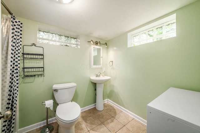 263 E Beaumont Rd, Columbus, OH 43214 - full bathroom with toilet, tile patterned floors, baseboards, and curtained shower