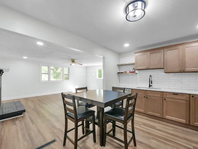 4838 Calvin Dr, Columbus, OH 43227 - dining area featuring light wood-style flooring, a ceiling fan, baseboards, and recessed lighting