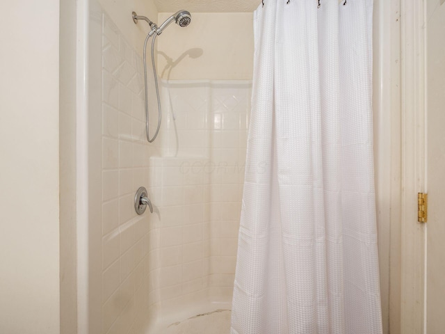 full bath featuring a shower with curtain