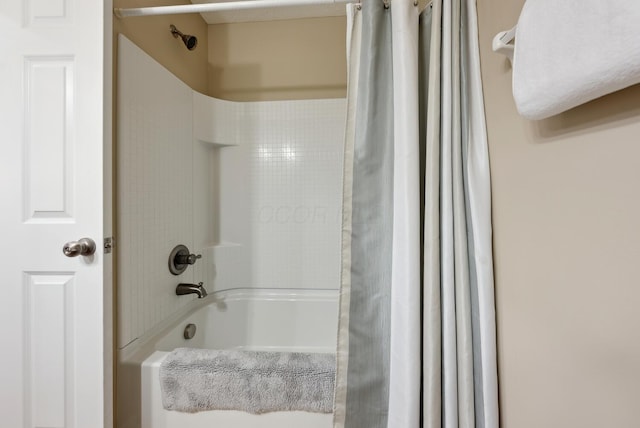 bathroom featuring shower / bath combo with shower curtain