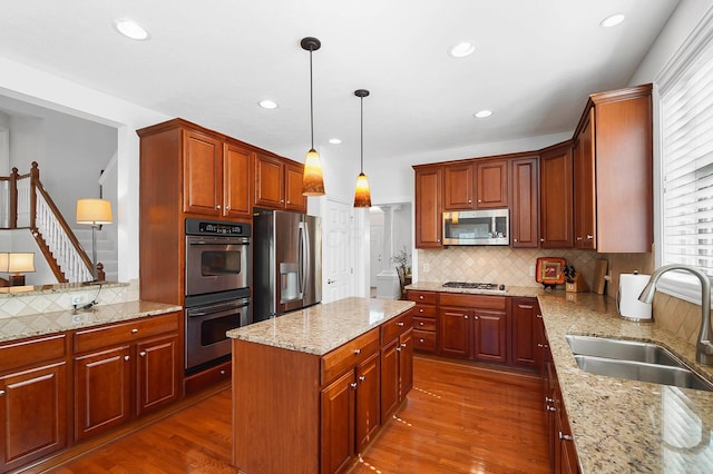 6415 Green Stone Loop, Dublin, OH 43016 - kitchen featuring stainless steel appliances, a sink, backsplash, plenty of natural light, and recessed lighting