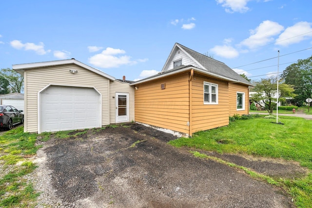 616 E Chestnut St, Mount Vernon, OH 43050 - view of side of home featuring driveway, a lawn, and an attached garage