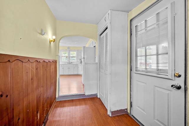 616 E Chestnut St, Mount Vernon, OH 43050 - entryway with arched walkways, wood finished floors, and a sink