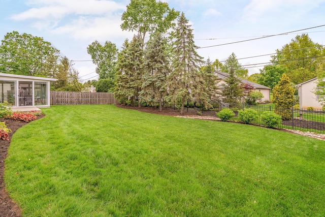 316 Charleston Ave, Columbus, OH 43214 - view of yard with a sunroom