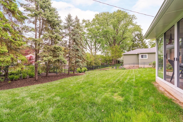 316 Charleston Ave, Columbus, OH 43214 - view of yard featuring a sunroom