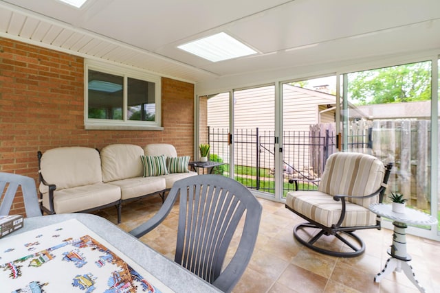 316 Charleston Ave, Columbus, OH 43214 - sunroom / solarium featuring an outdoor living space