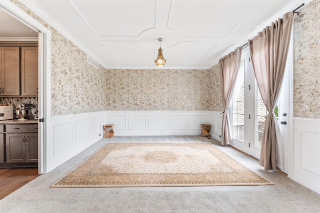 6540 Marshview Dr, Hilliard, OH 43026 - interior space with wallpapered walls, wainscoting, crown molding, and a decorative wall