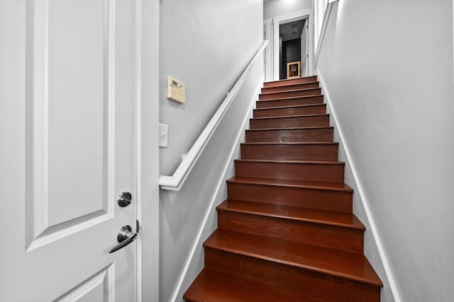 103 Lundy St, Columbus, OH 43215 - view of stairs