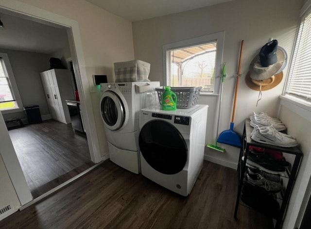 44 King Ave, Newark, OH 43055 - washroom featuring washer and clothes dryer, dark wood-style flooring, and baseboards