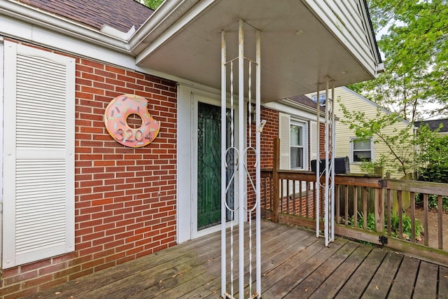 3204 Mcguffey Rd, Columbus, OH 43224 - view of wooden deck