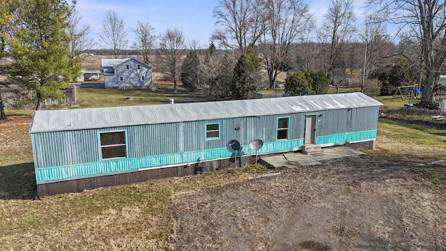 376 Benton Rd, Sycamore, OH 44882 - view of front facade with a front yard