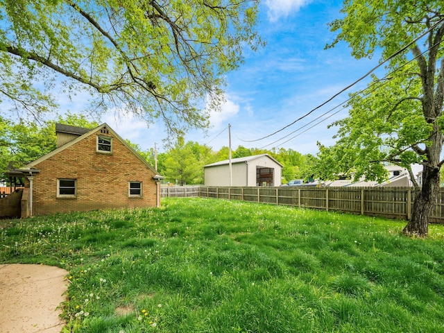 3182 Grey Fox Dr, Columbus, OH 43230 - view of yard featuring fence