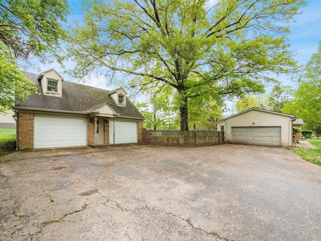 3182 Grey Fox Dr, Columbus, OH 43230 - garage with fence