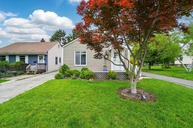 286 Rosslyn Ave, Columbus, OH 43214 - view of front of house with a front lawn