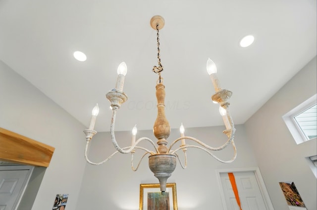 286 Rosslyn Ave, Columbus, OH 43214 - detailed view of recessed lighting