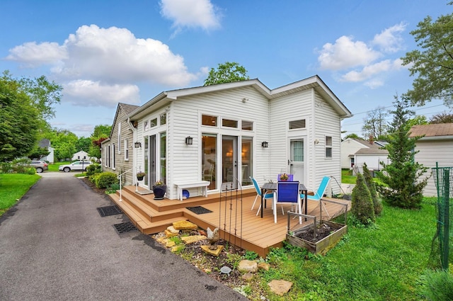 286 Rosslyn Ave, Columbus, OH 43214 - rear view of house with a deck and french doors