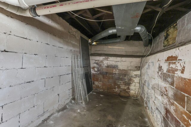 1096 Church St, Logan, OH 43138 - view of utility room