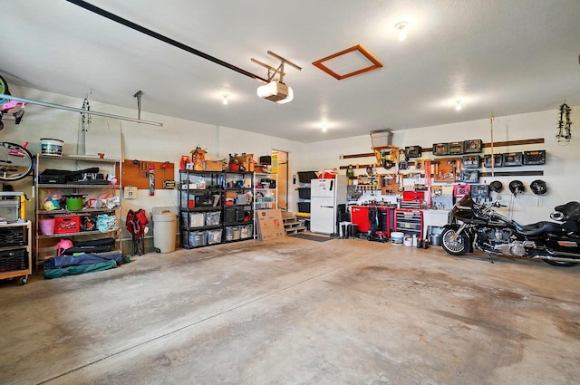 7227 Stemen Rd, Pickerington, OH 43147 - garage featuring a workshop area
