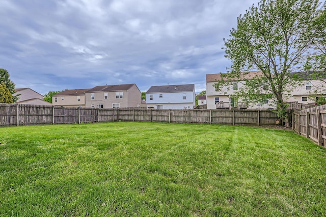 view of yard featuring a residential view