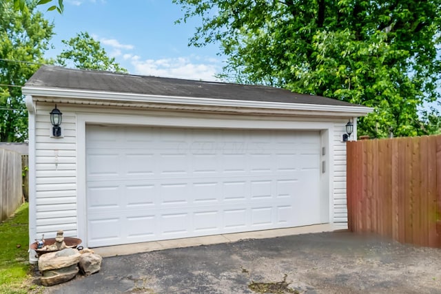 19 Vaughn Rd, Delaware, OH 43015 - view of garage