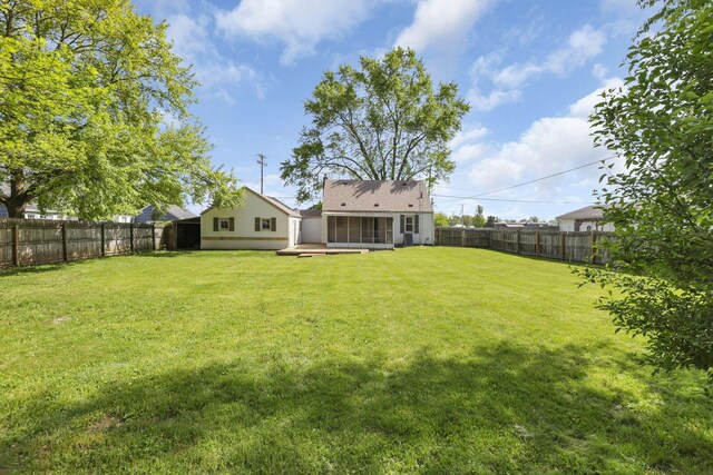 206 Goose Pond Rd, Newark, OH 43055 - view of yard featuring a sunroom