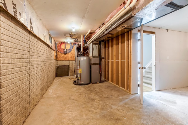 225 Reeb Ave, Columbus, OH 43207 - unfinished basement featuring gas water heater