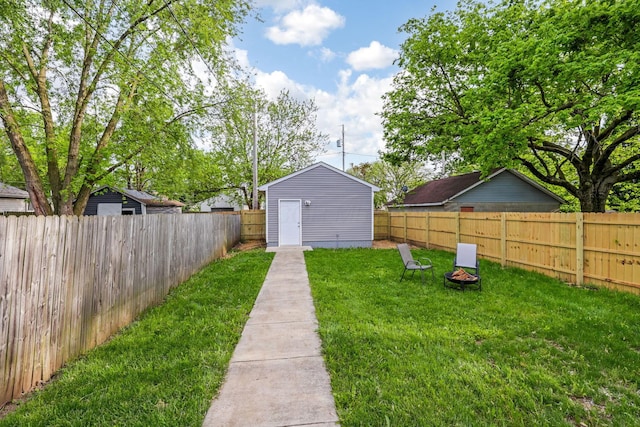 225 Reeb Ave, Columbus, OH 43207 - fenced backyard featuring an outdoor structure