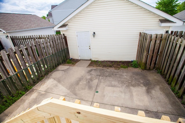 960 Hartford Village Blvd, Columbus, OH 43228 - view of outbuilding with fence