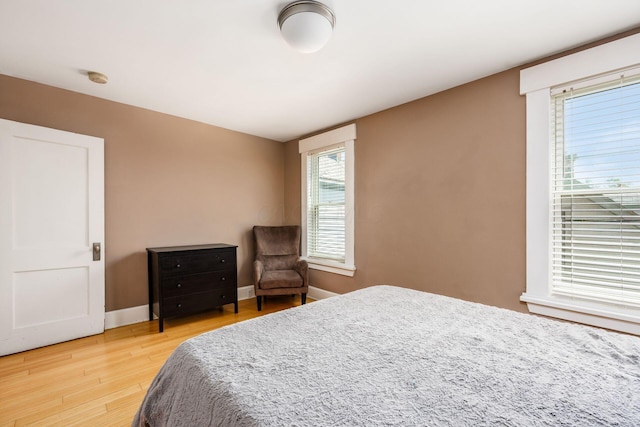 204-206 E Blenkner St, Columbus, OH 43206 - bedroom with light wood-style flooring and baseboards