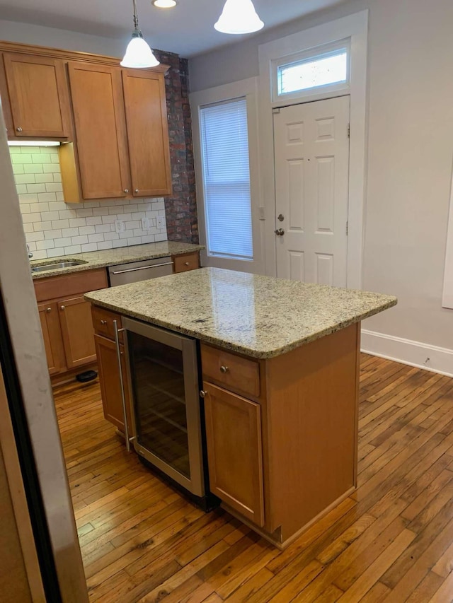 204-206 E Blenkner St, Columbus, OH 43206 - kitchen featuring beverage cooler, dark wood-style floors, backsplash, and baseboards