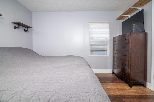 2806 Claude Dr, Columbus, OH 43207 - bedroom featuring dark wood-type flooring, baseboards, and a textured ceiling