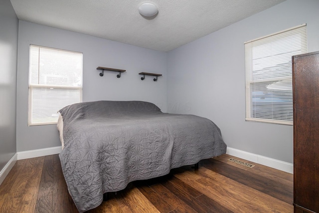 2806 Claude Dr, Columbus, OH 43207 - bedroom featuring wood finished floors and baseboards