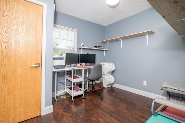 2806 Claude Dr, Columbus, OH 43207 - office area featuring wood finished floors, baseboards, and a textured ceiling