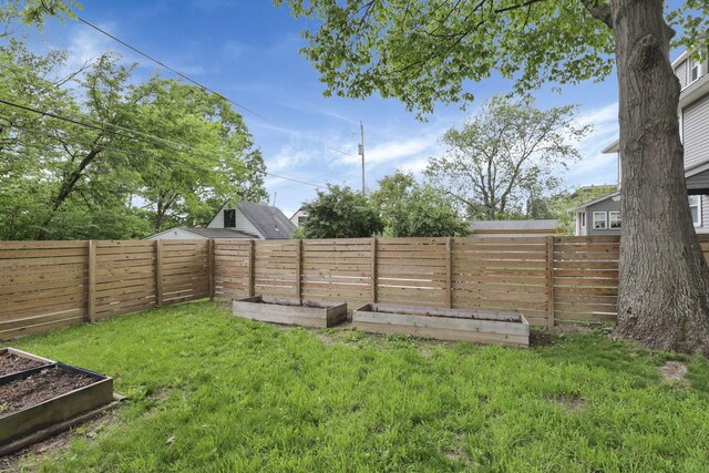 255 E Kelso Rd, Columbus, OH 43202 - view of yard featuring a garden