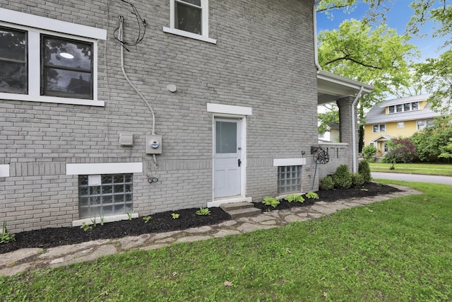 255 E Kelso Rd, Columbus, OH 43202 - doorway to property featuring a yard and brick siding
