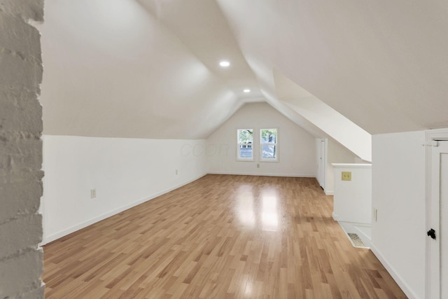 255 E Kelso Rd, Columbus, OH 43202 - bonus room featuring light wood-style floors, lofted ceiling, recessed lighting, and baseboards