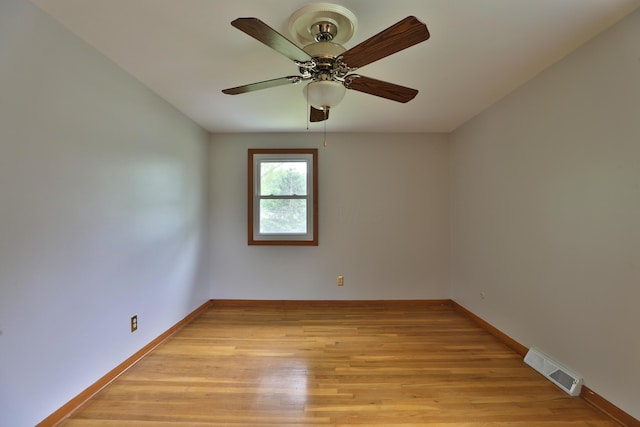 6070 Barberry Holw, Columbus, OH 43213 - empty room featuring light wood-type flooring, baseboards, and a ceiling fan