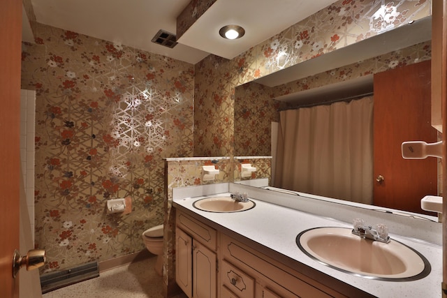 6070 Barberry Holw, Columbus, OH 43213 - full bath featuring wallpapered walls, toilet, baseboards, double vanity, and curtained shower