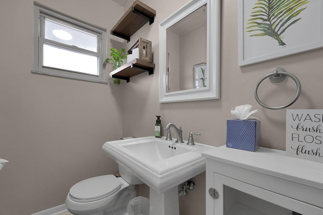 2711 Montcalm Rd, Columbus, OH 43221 - half bath with toilet and a sink
