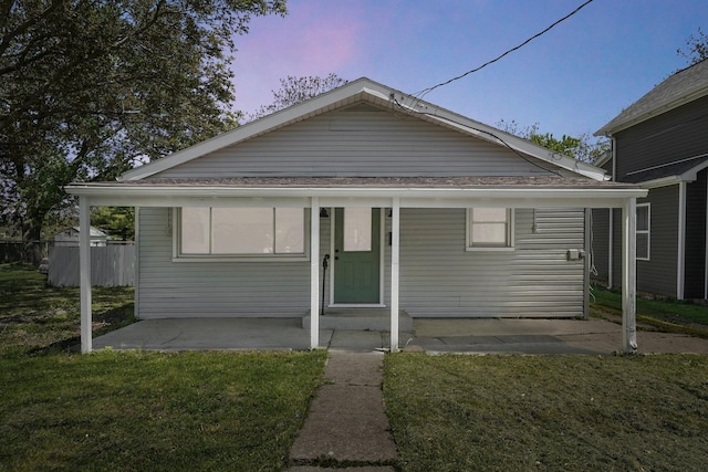 524 Avondale Ave, Marion, OH 43302 - bungalow with a front lawn and a patio