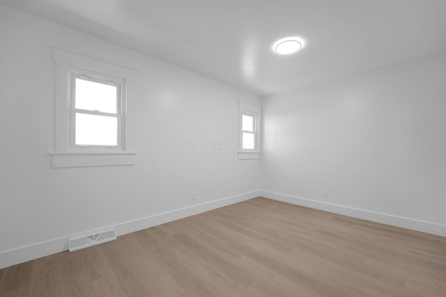 524 Avondale Ave, Marion, OH 43302 - empty room featuring baseboards and light wood-style floors