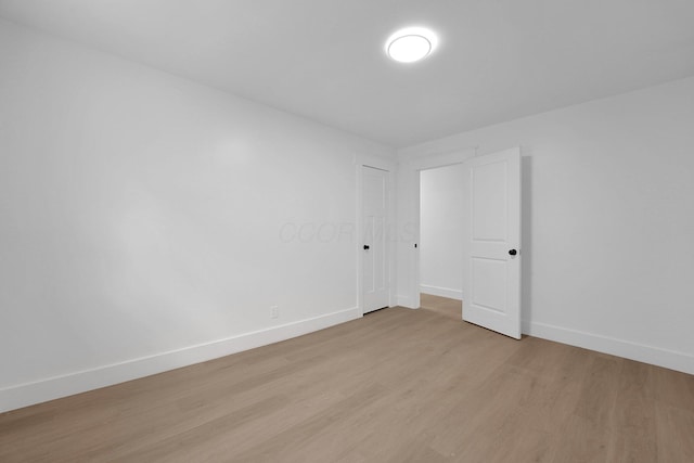 524 Avondale Ave, Marion, OH 43302 - unfurnished room featuring light wood-style flooring and baseboards