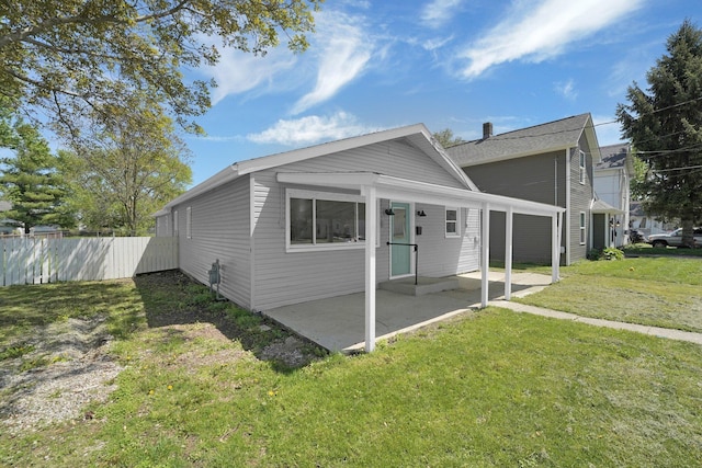 524 Avondale Ave, Marion, OH 43302 - rear view of house featuring a patio area